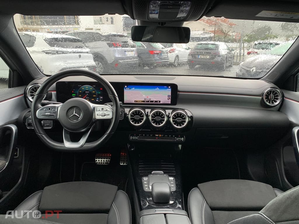 Mercedes-Benz A 250 e AMG Line