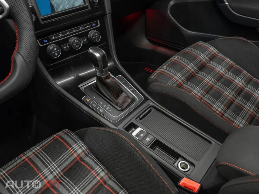 Volkswagen Golf GTI Performance BlueMotion DSG
