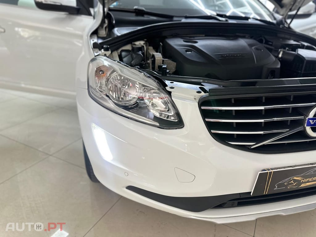 Volvo XC60 2.0 D4 R-Design Momentum