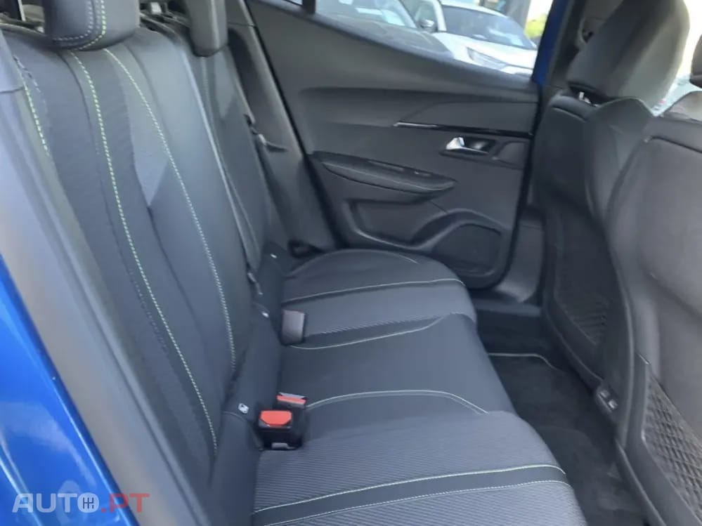 Peugeot E-2008 50 kWh GT