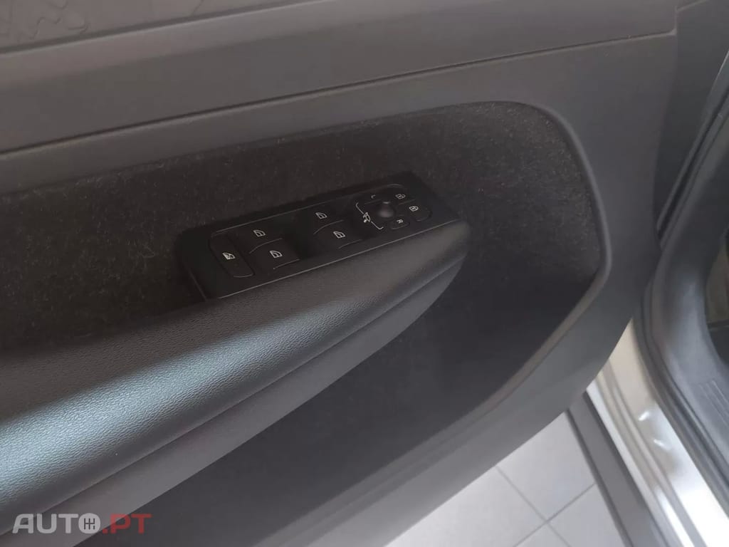 Volvo XC40 1.5 T3 Momentum Tech Edition