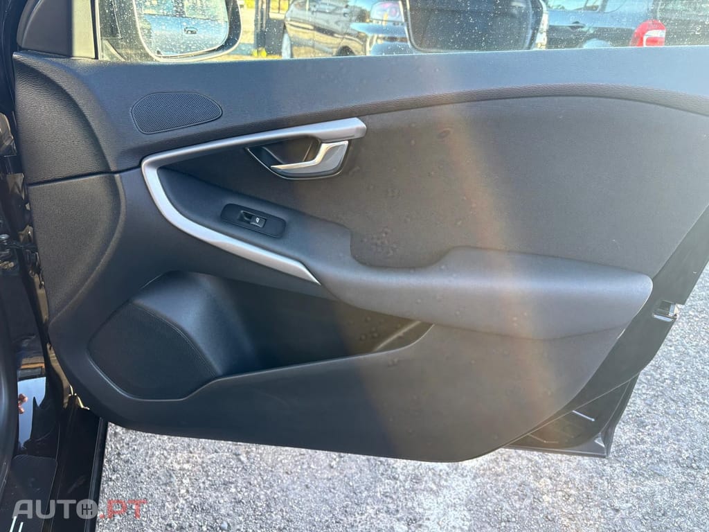 Volvo V40 1.6 D2 Kinetic Powershift