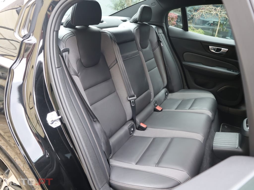 Volvo S60 2.0 T8 PHEV R-Design AWD