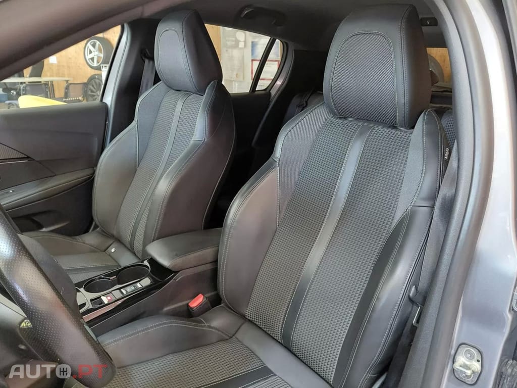 Peugeot e-208 50 kWh GT Line — fotografia 20