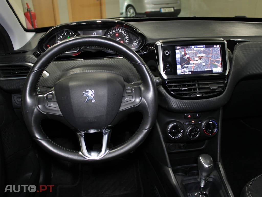 Peugeot 2008 1.2 PureTech Style EAT6