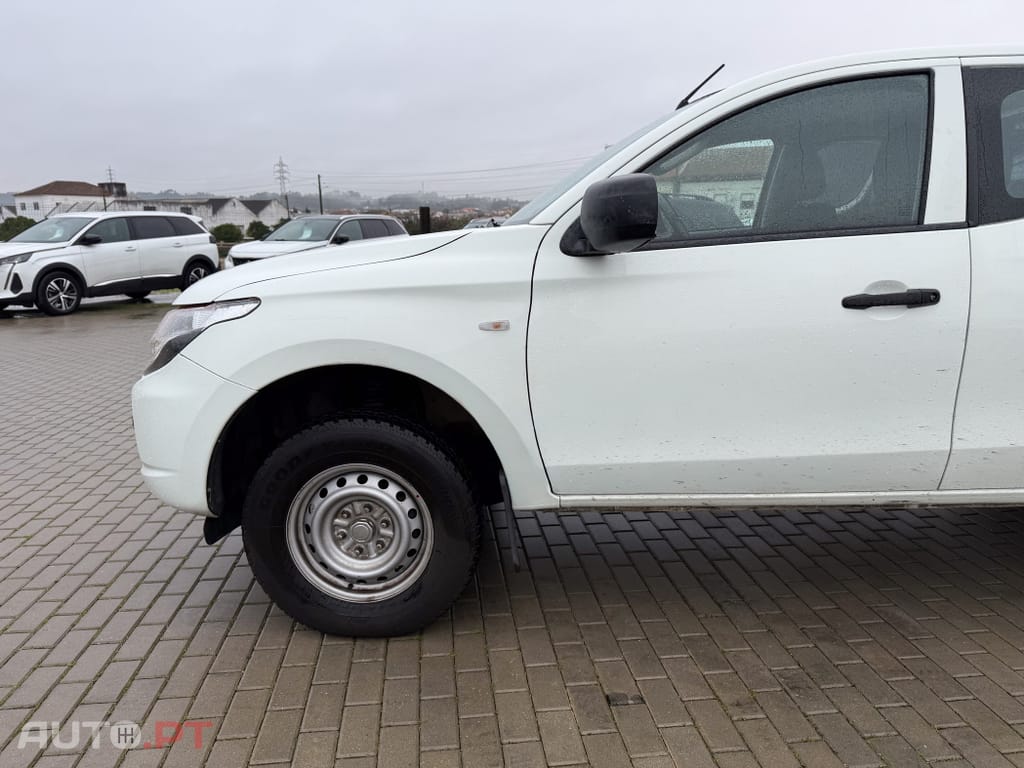 Mitsubishi L200 2.4 DI-D CD Invite 4WD