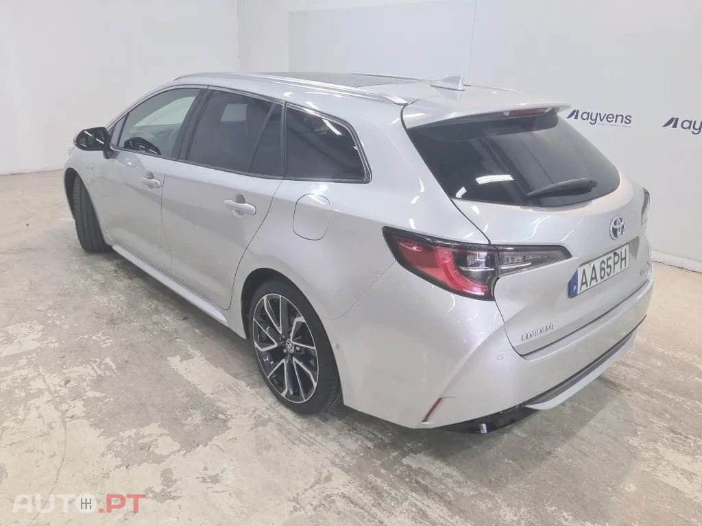 Toyota Corolla Touring Sports 2.0 Hybrid Luxury Black