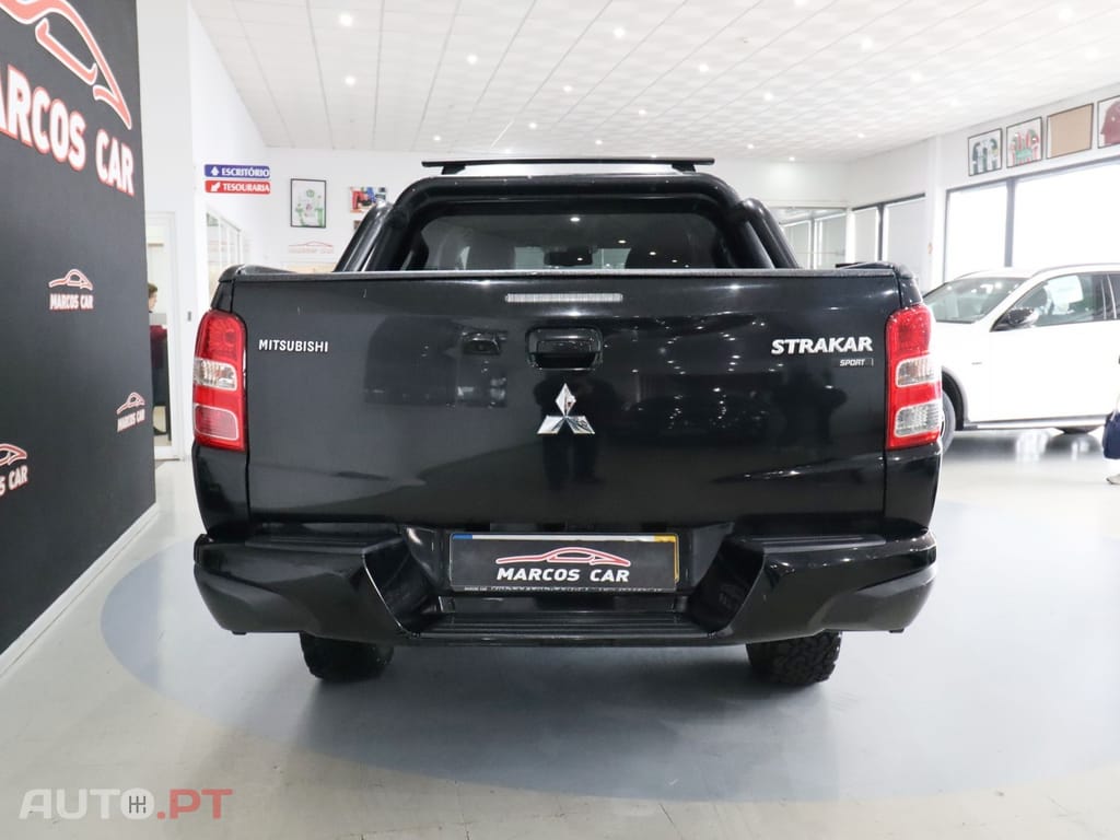 Mitsubishi L200 2.4 DI-D CD Instyle Sportb.Strakar 4WD