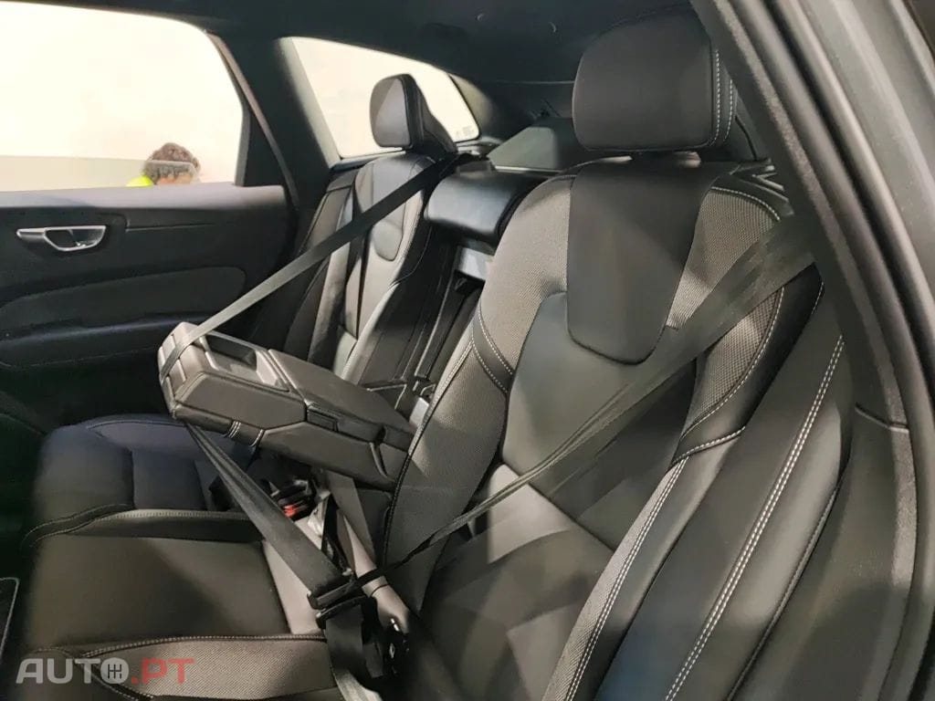Volvo XC60 2.0 B4 R-Design Geartronic