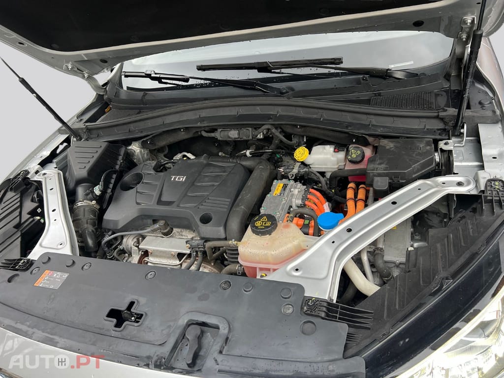 MG EHS PHEV Hybrid Luxury