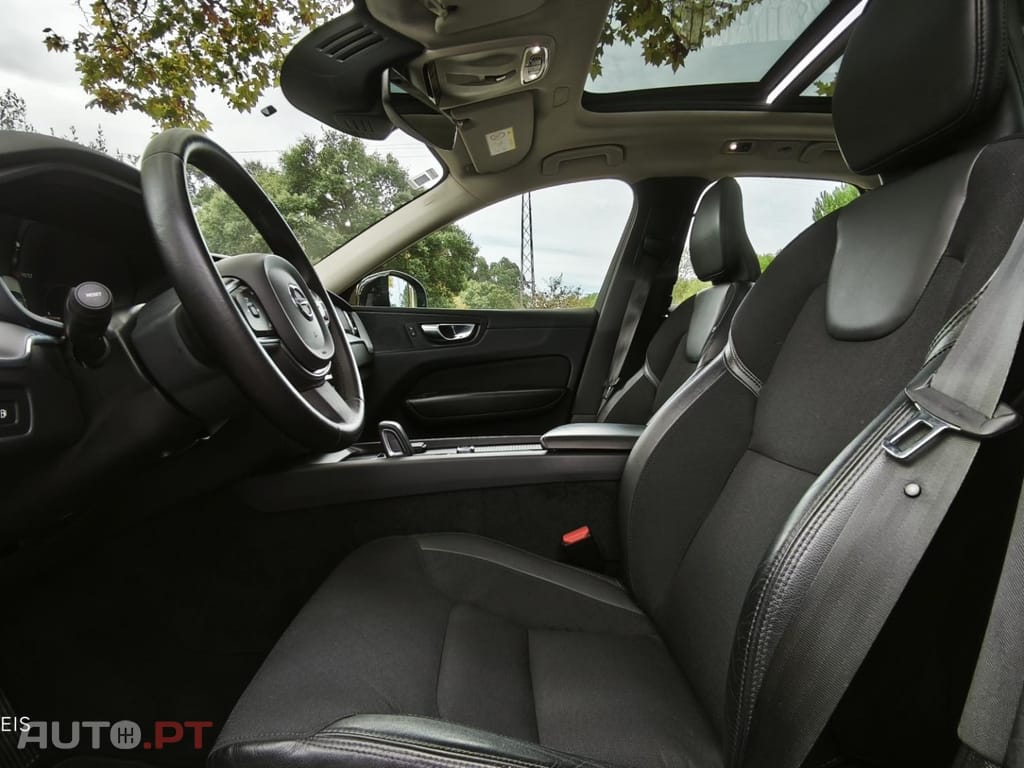 Volvo XC60 2.0 T8 PHEV Momentum Plus AWD