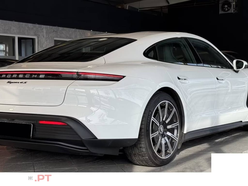 Porsche Taycan 4S Plus
