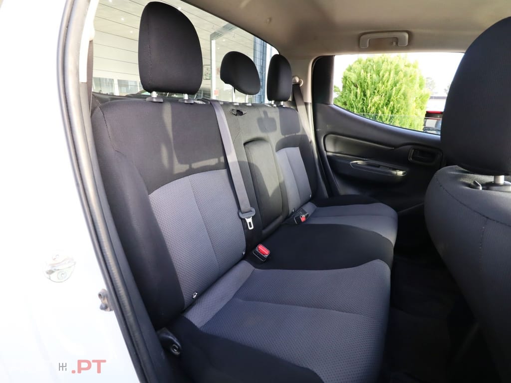 Mitsubishi L200 2.3 DI-D CD Invite Strakar Look 4WD