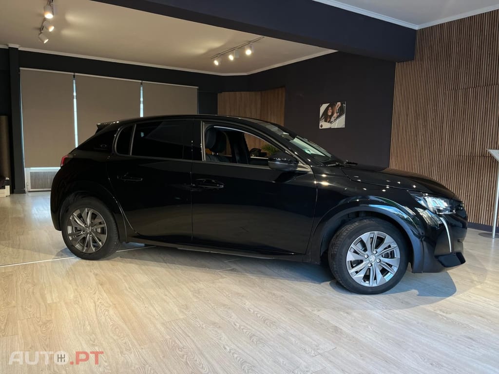 Peugeot E-208 50 kWh Allure Pack