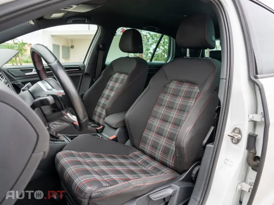 Volkswagen Golf GTI TCR 2.0 TSI OPF DSG