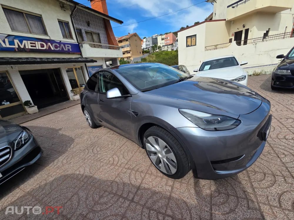 Tesla Model Y RWD