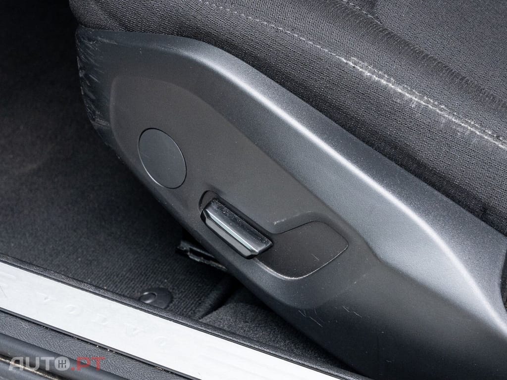 Volvo V60 2.0 B3 Momentum Advantage