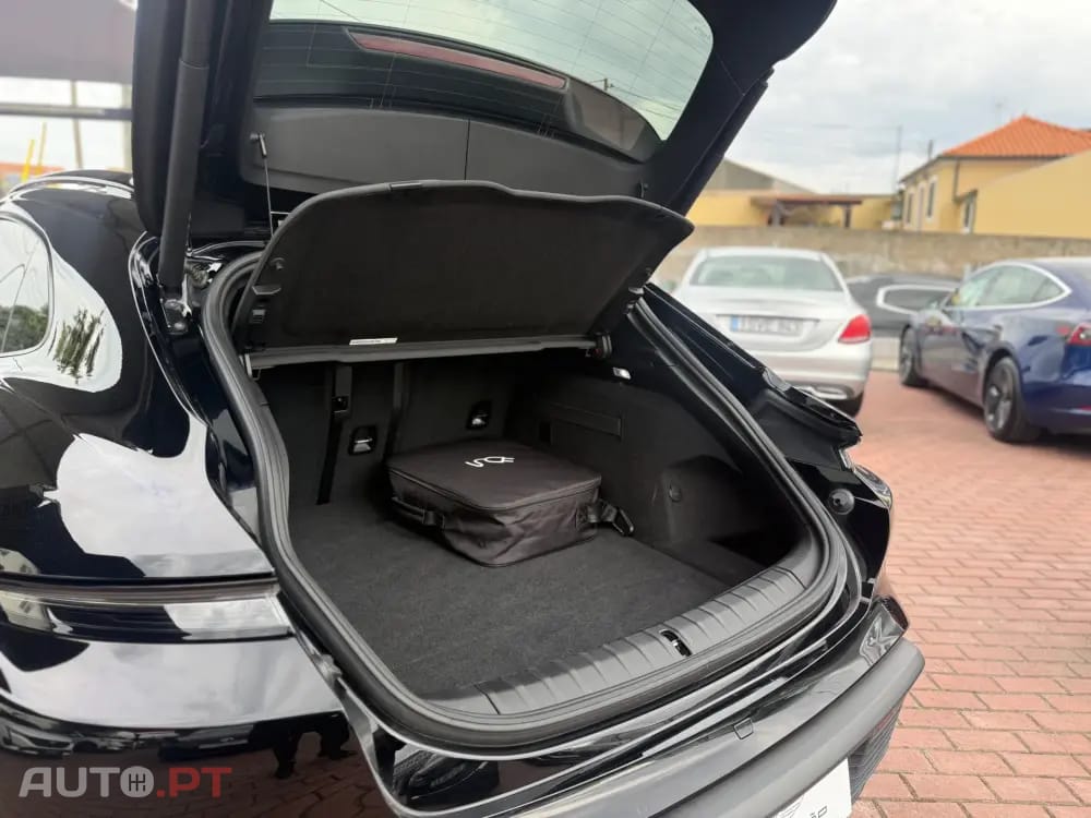 Porsche Taycan ST 4S