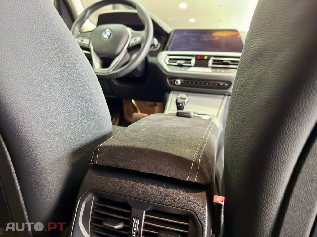 BMW 330 e Touring Corporate Edition Auto