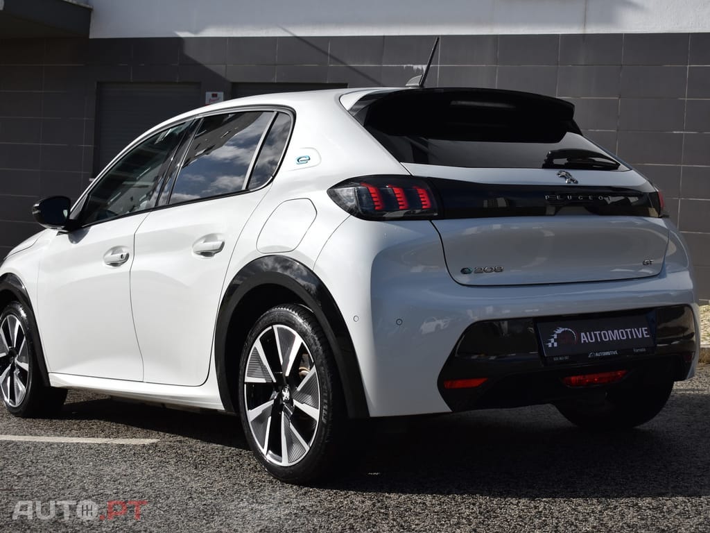 Peugeot E-208 50 kWh GT