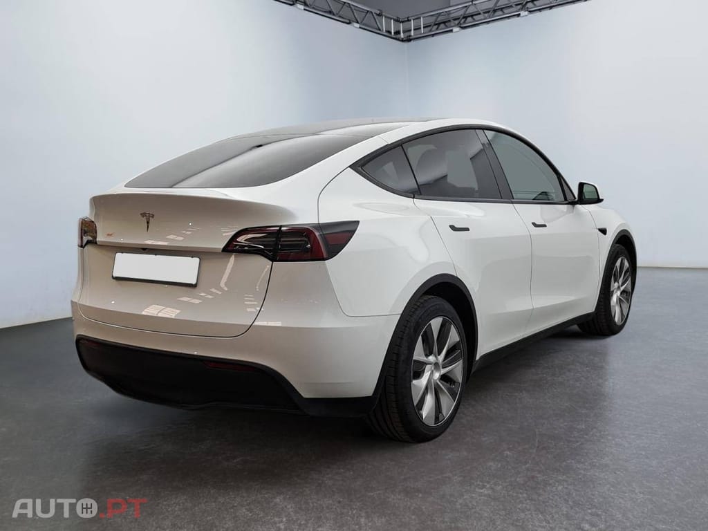 Tesla Model Y Standard RWD