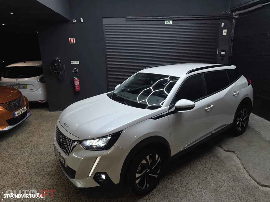 Peugeot E-2008 50 kWh Allure Pack