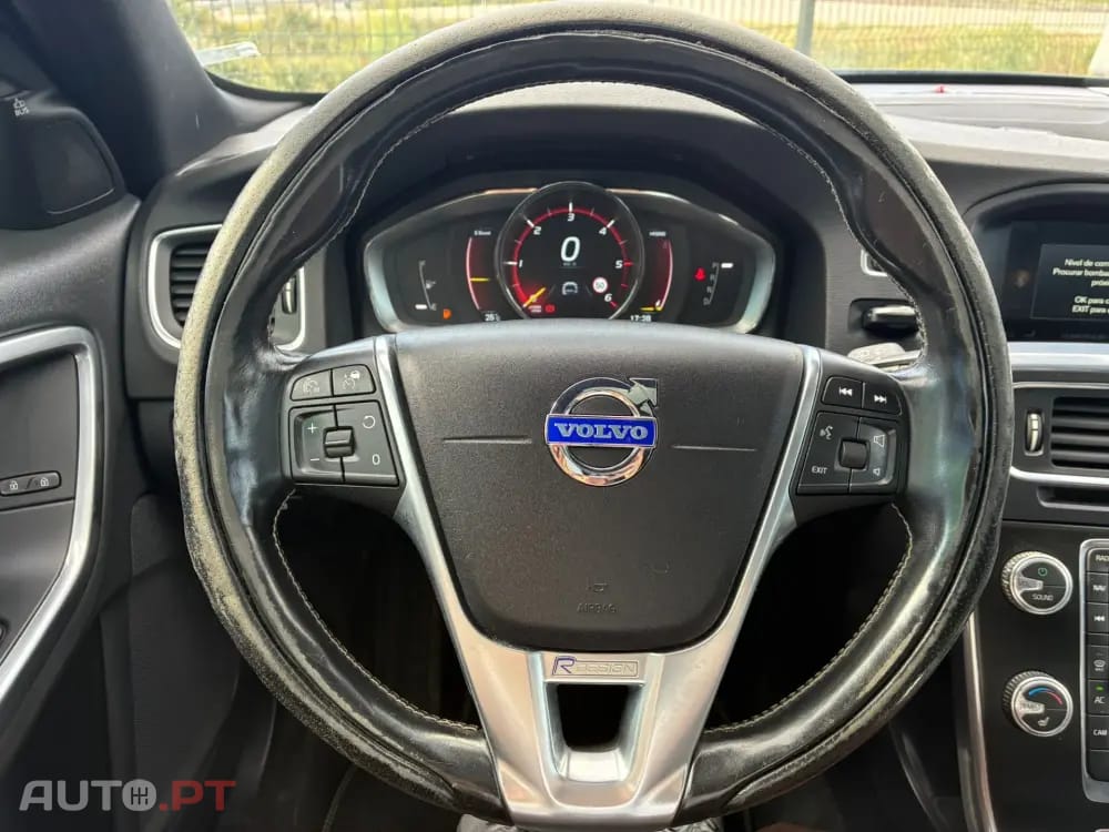 Volvo V60 2.4 D6 R-Design Momentum AWD Phev