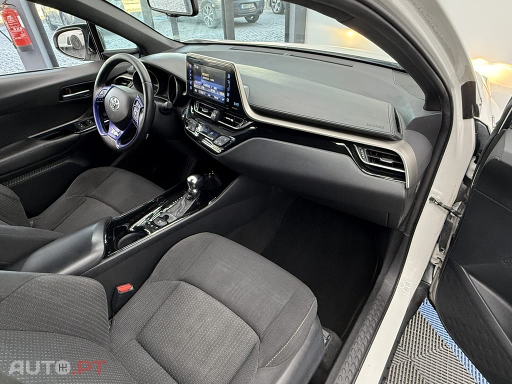 Toyota C-HR 1.8 Hybrid Square Collection