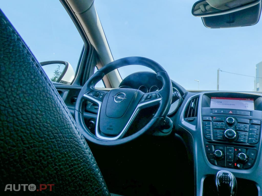 Opel Astra Outro