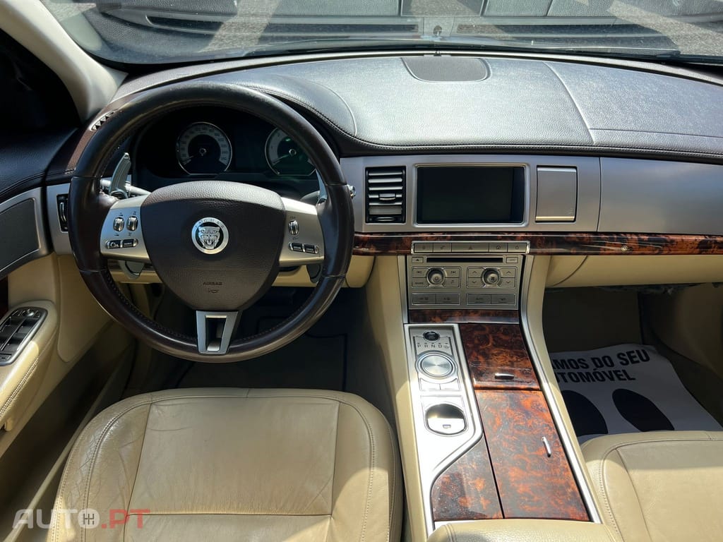 Jaguar XF 2.7 D V6 Luxury