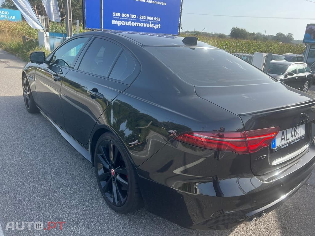 Jaguar XE 2.0 D200 R-Dynamic Black