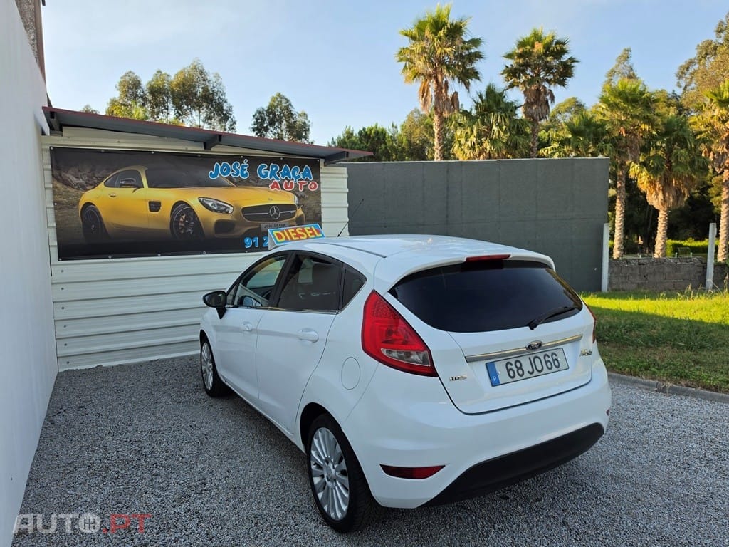 Ford Fiesta 1.4 TDCi Titanium — fotografia 4