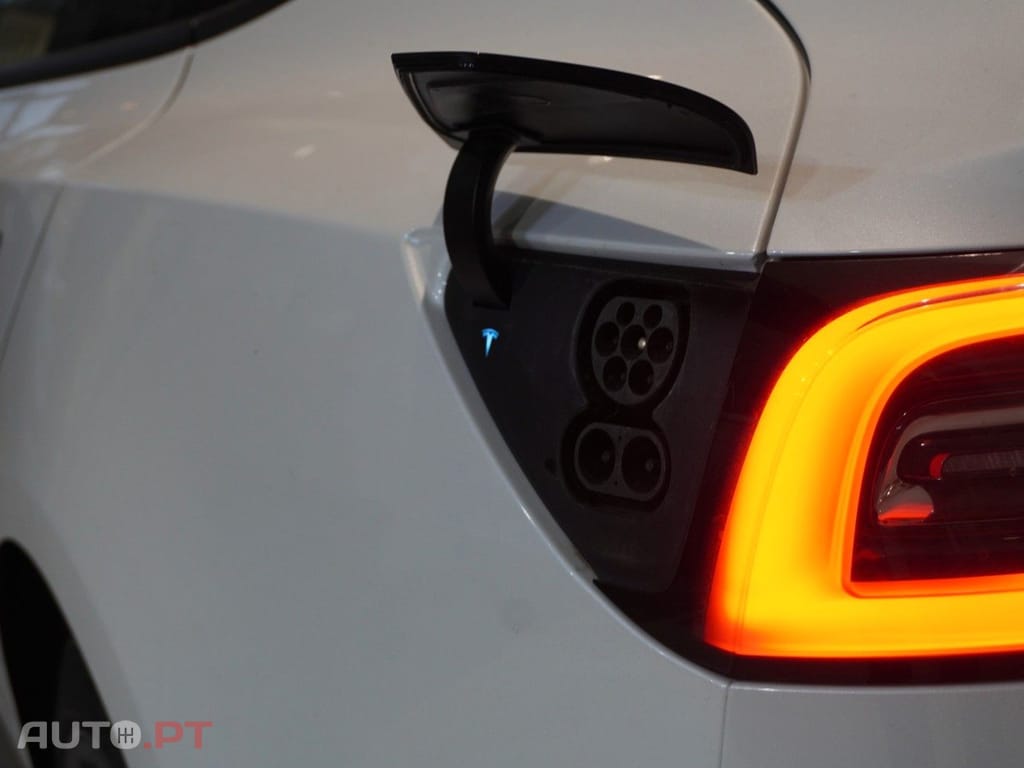 Tesla Model 3 Long Range AWD Dual Motor