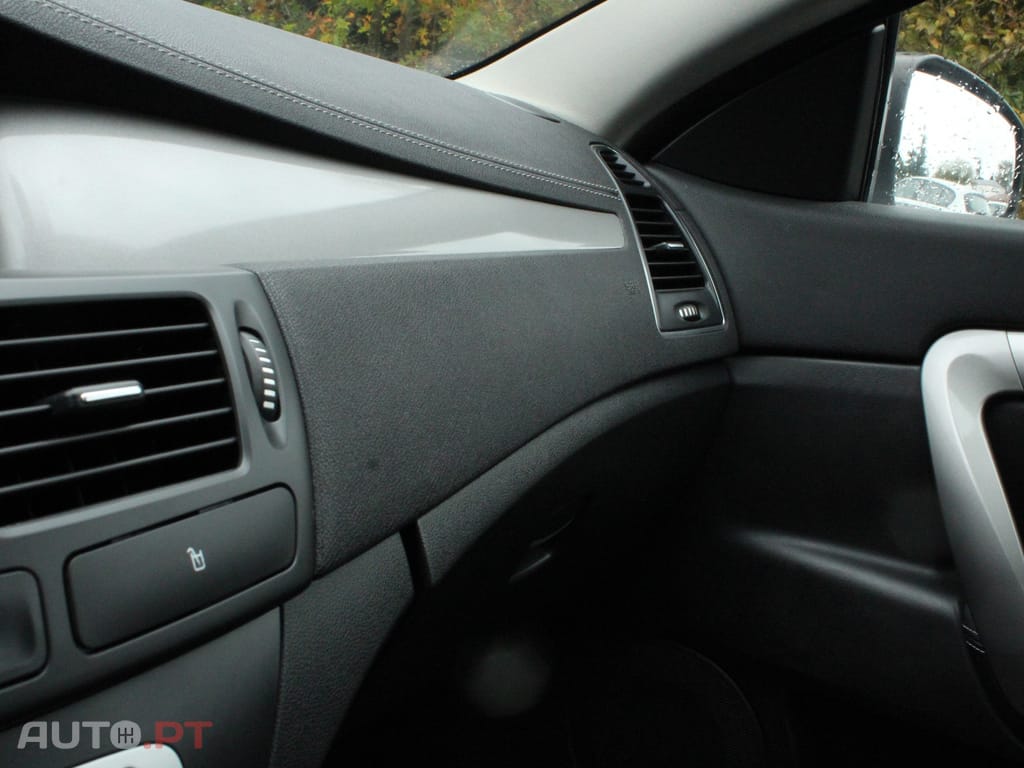 Renault Laguna Coupe 2.0 dCi Dynamique S 4Control