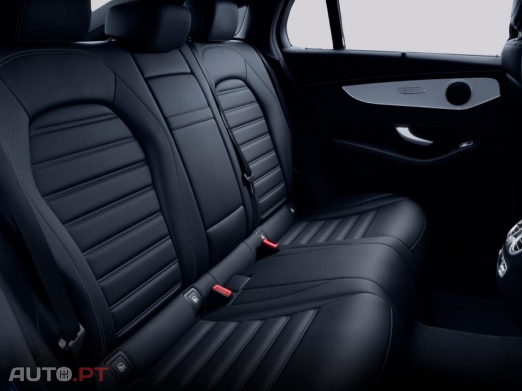 Mercedes-Benz GLC 300 I.V.A DEDUTÍVEL de 4M AMG