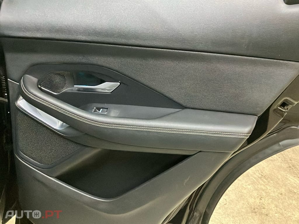 Jaguar E-Pace 2.0 i4D R-Dynamic — fotografia 24