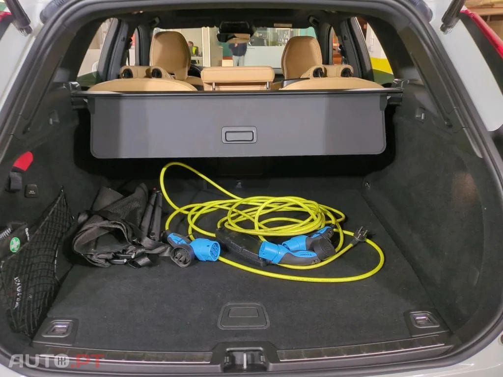 Volvo XC60 2.0 T8 PHEV Momentum Plus AWD