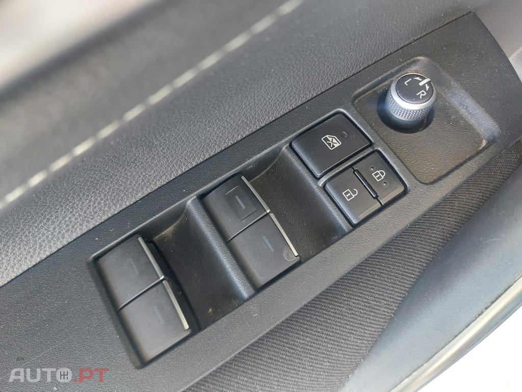 Toyota Corolla 1.8 Hybrid Comfort — fotografia 19