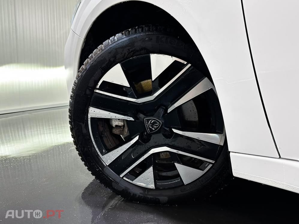 Peugeot 208 1.2 Hybrid Allure e-DCS6
