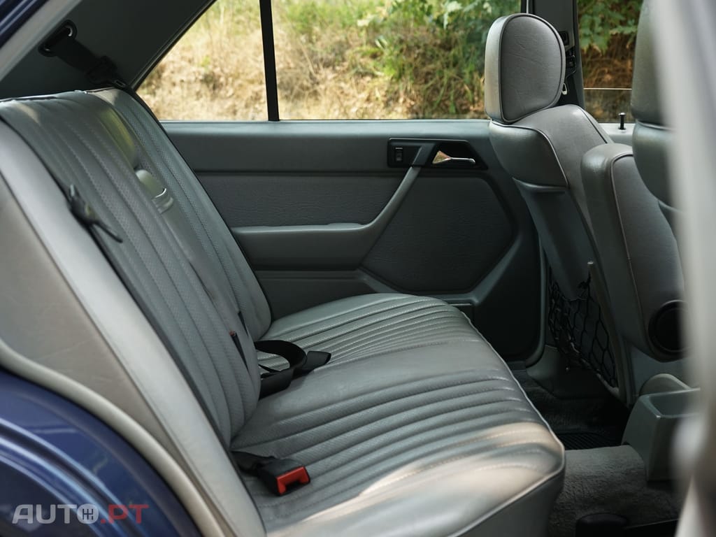 Mercedes-Benz 300 D 4 MATIC W124