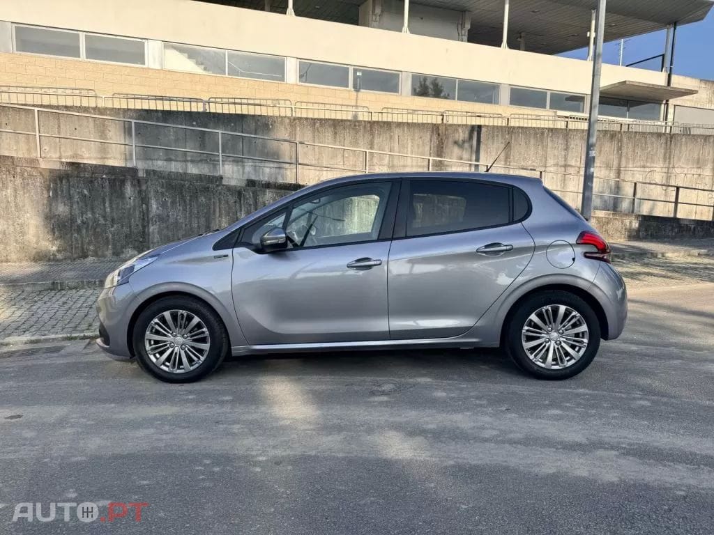 Peugeot 208 1.2 PureTech Signature