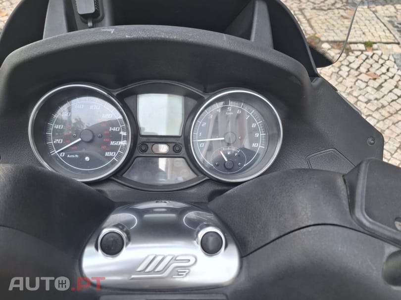 Piaggio MP3 500