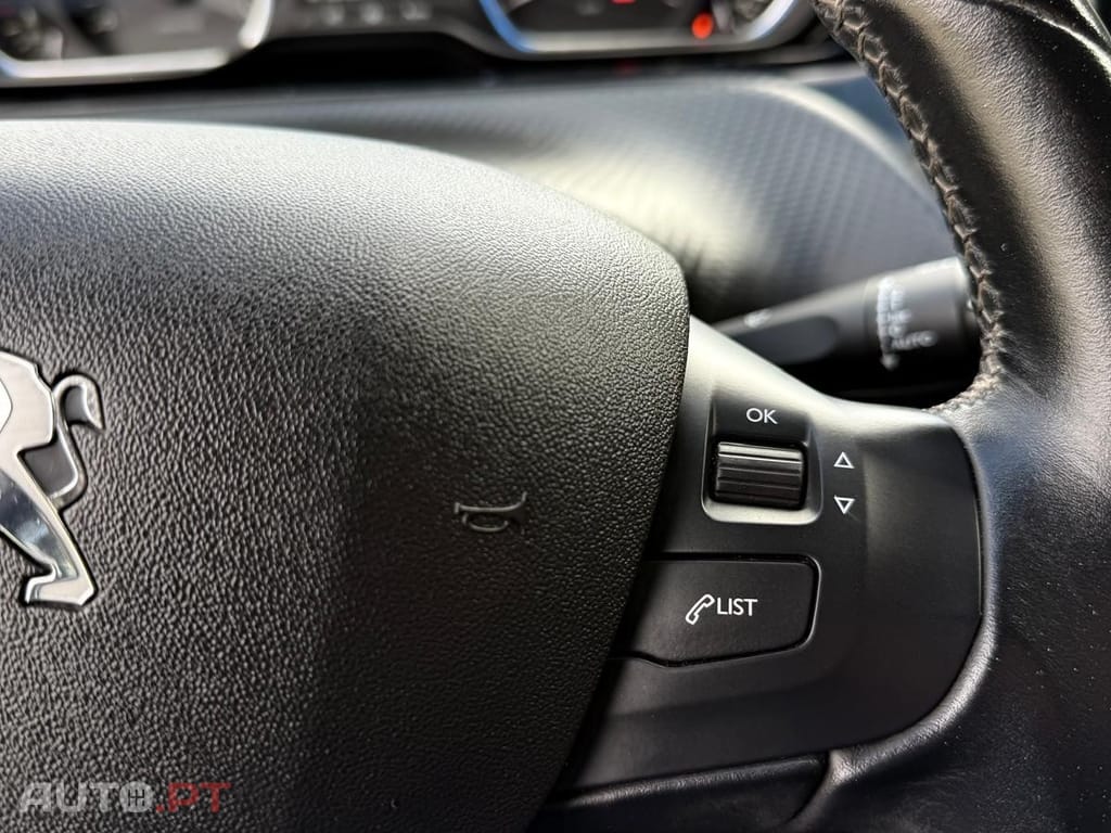 Peugeot 2008 1.2 PureTech Allure EAT6