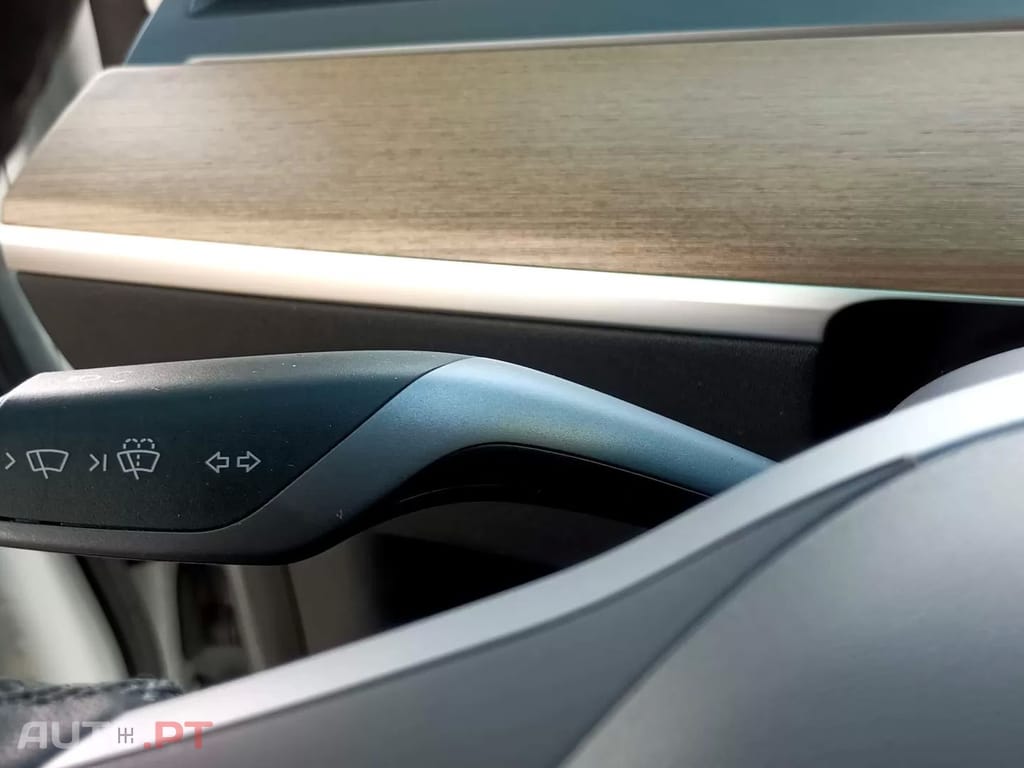 Tesla Model 3 Standard RWD — fotografia 18
