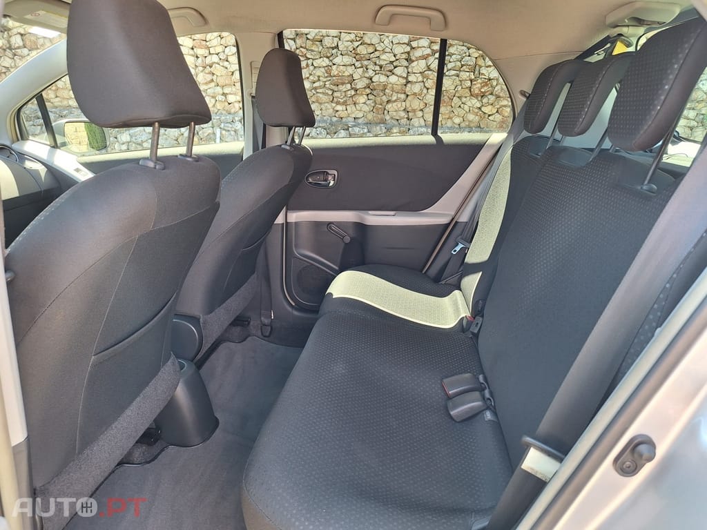 Toyota Yaris 1.0 VVT-i Sport