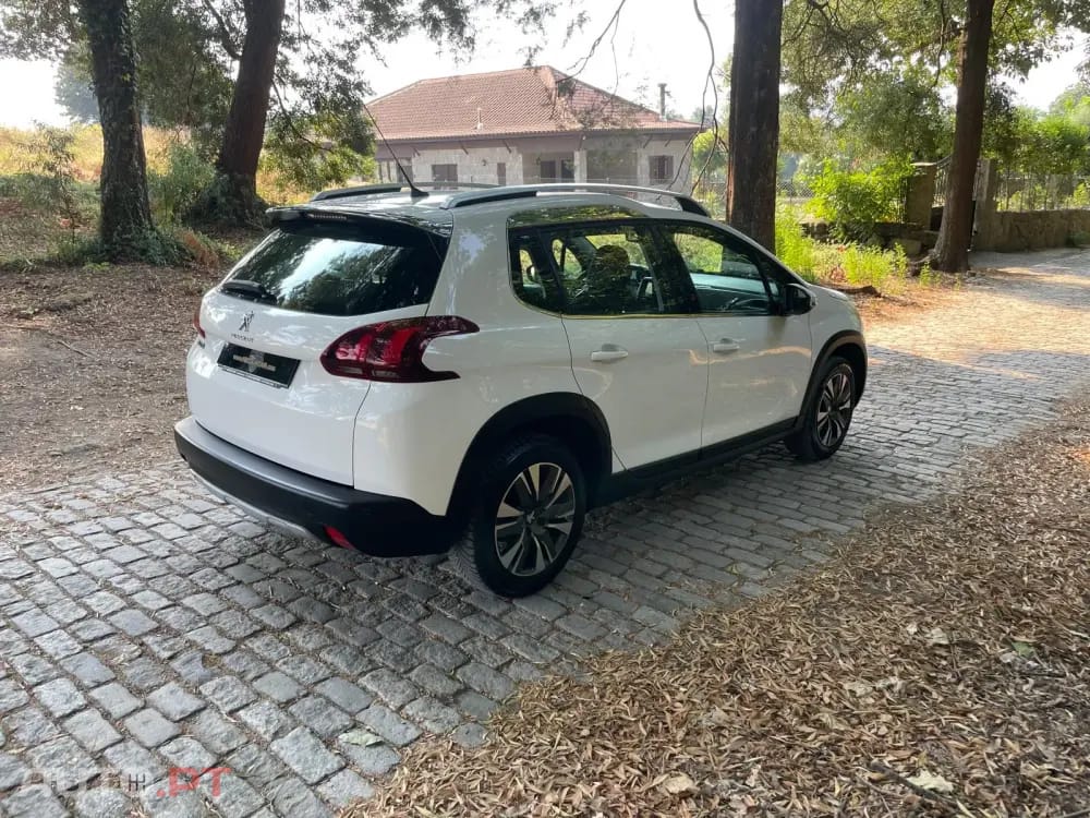 Peugeot 2008 1.2 PureTech Allure