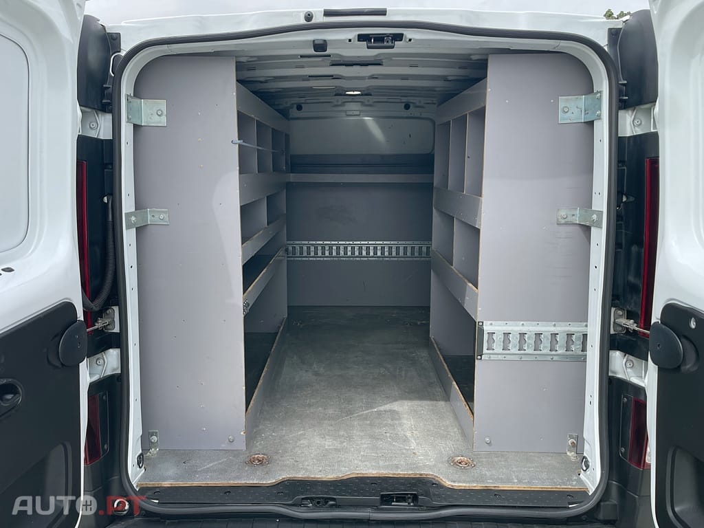 Renault Trafic 2.0 dCi IVA Dedutível