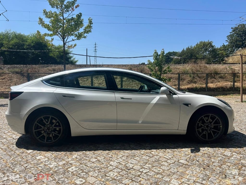 Tesla Model 3 SR Plus