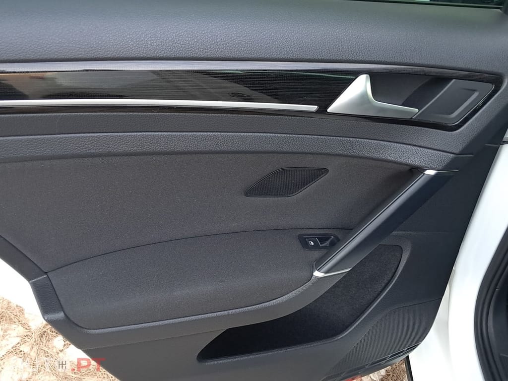 Volkswagen Golf 1.5 eTSI R-Line DSG