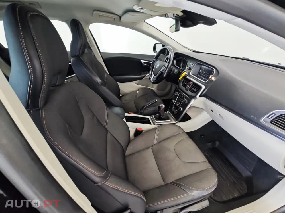 Volvo V40 Cross Country 1.6 D2 Momentum